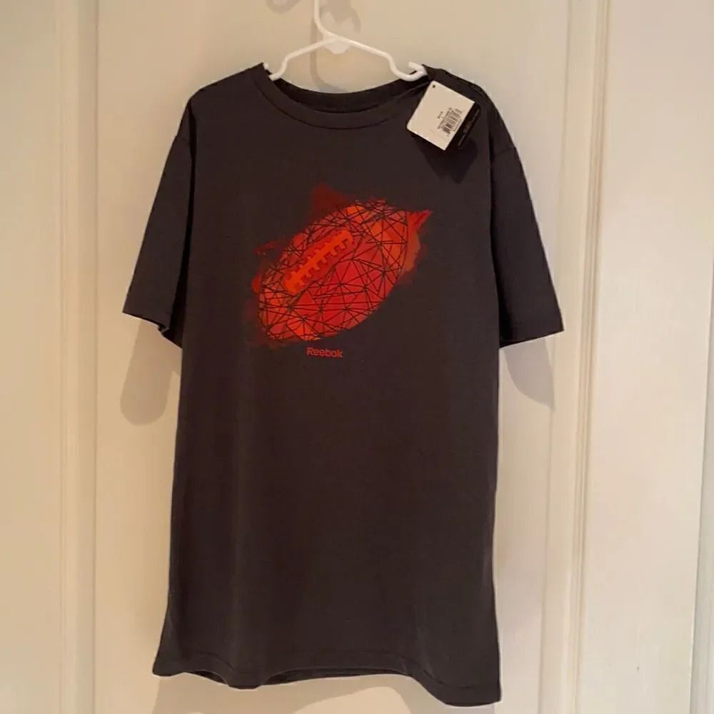 Reebok NWT tee L 